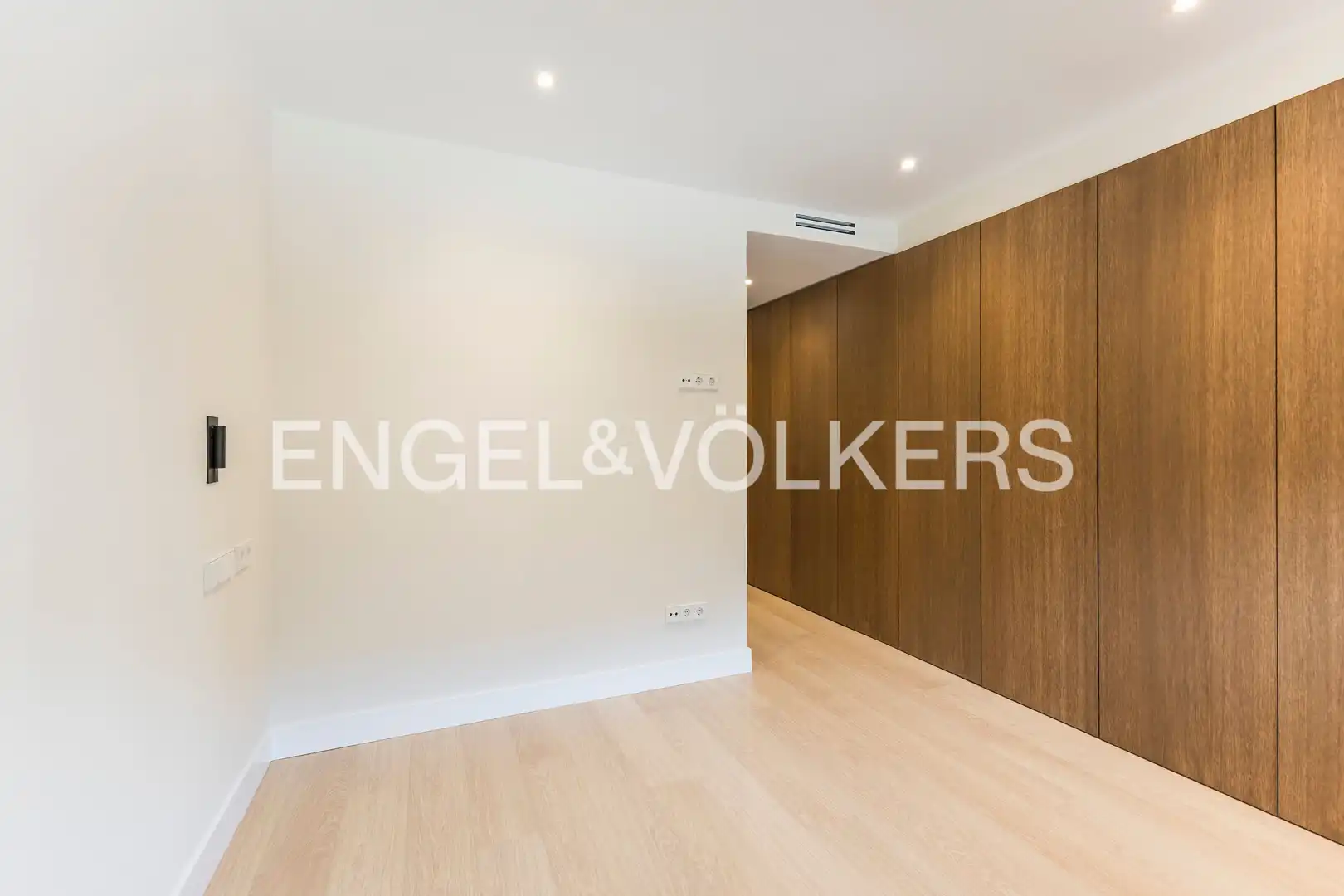 Flat for sale in Madrid  with Air Conditioner and Heating
