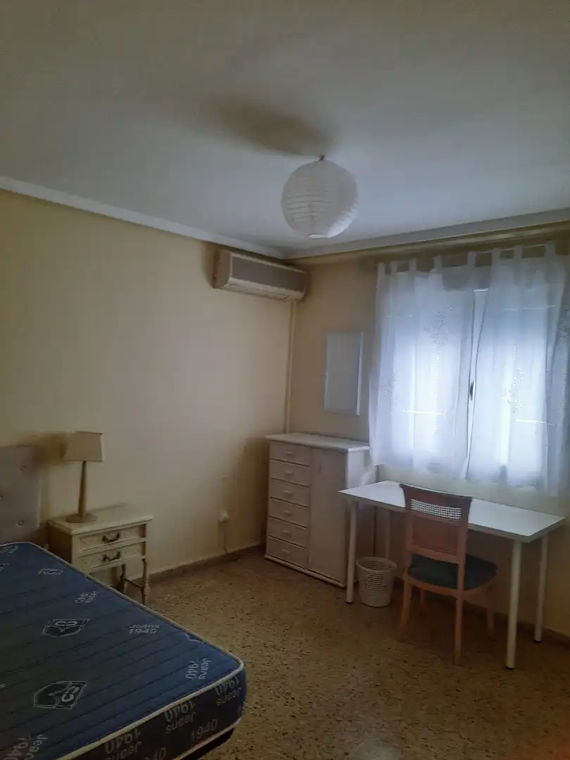 Habitación de Piso de alquiler en Zaragoza con Calefacción, Amueblado y Horno