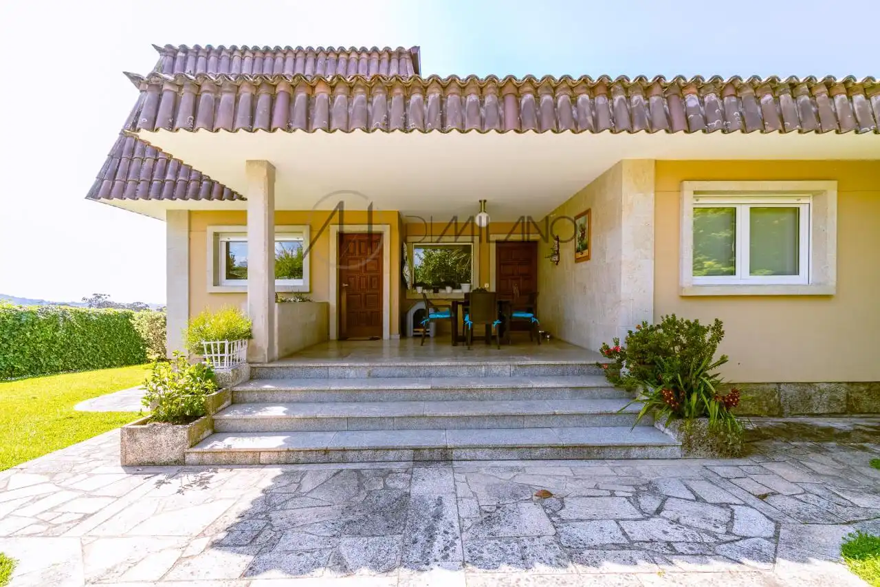 Casa o chalet en venta en Vigo  con Calefacción, Jardín privado y Parquet