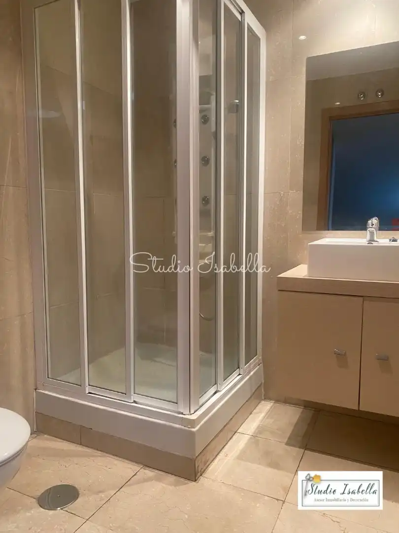 Baño de Dúplex de alquiler en Toledo con Aire acondicionado, Calefacción y Amueblado