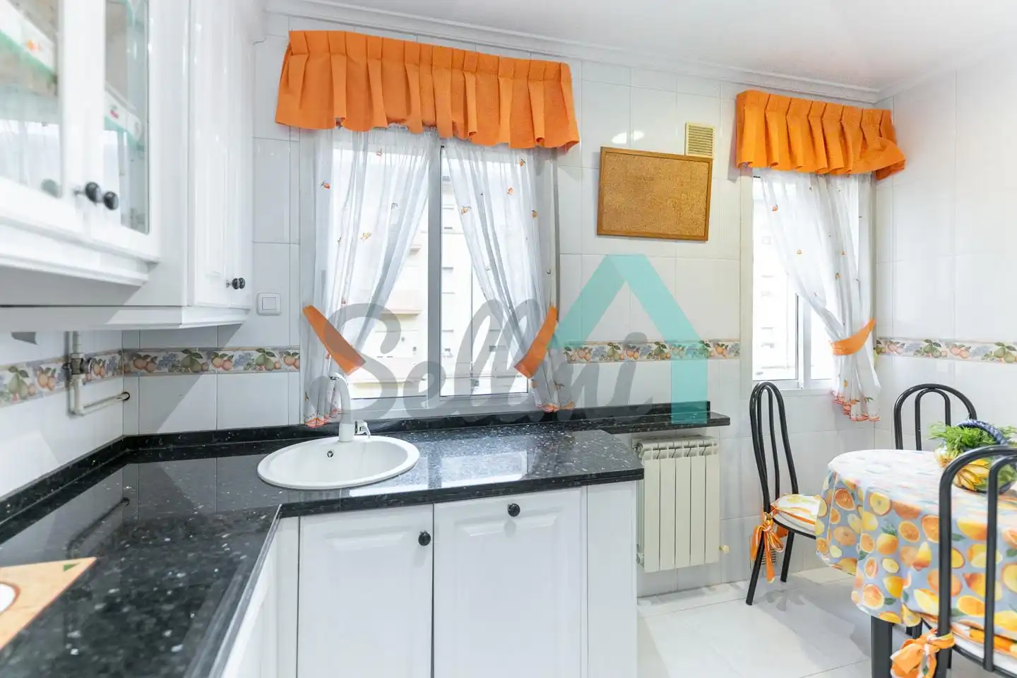 Cocina de Piso de alquiler en Oviedo  con Calefacción, Terraza y Amueblado