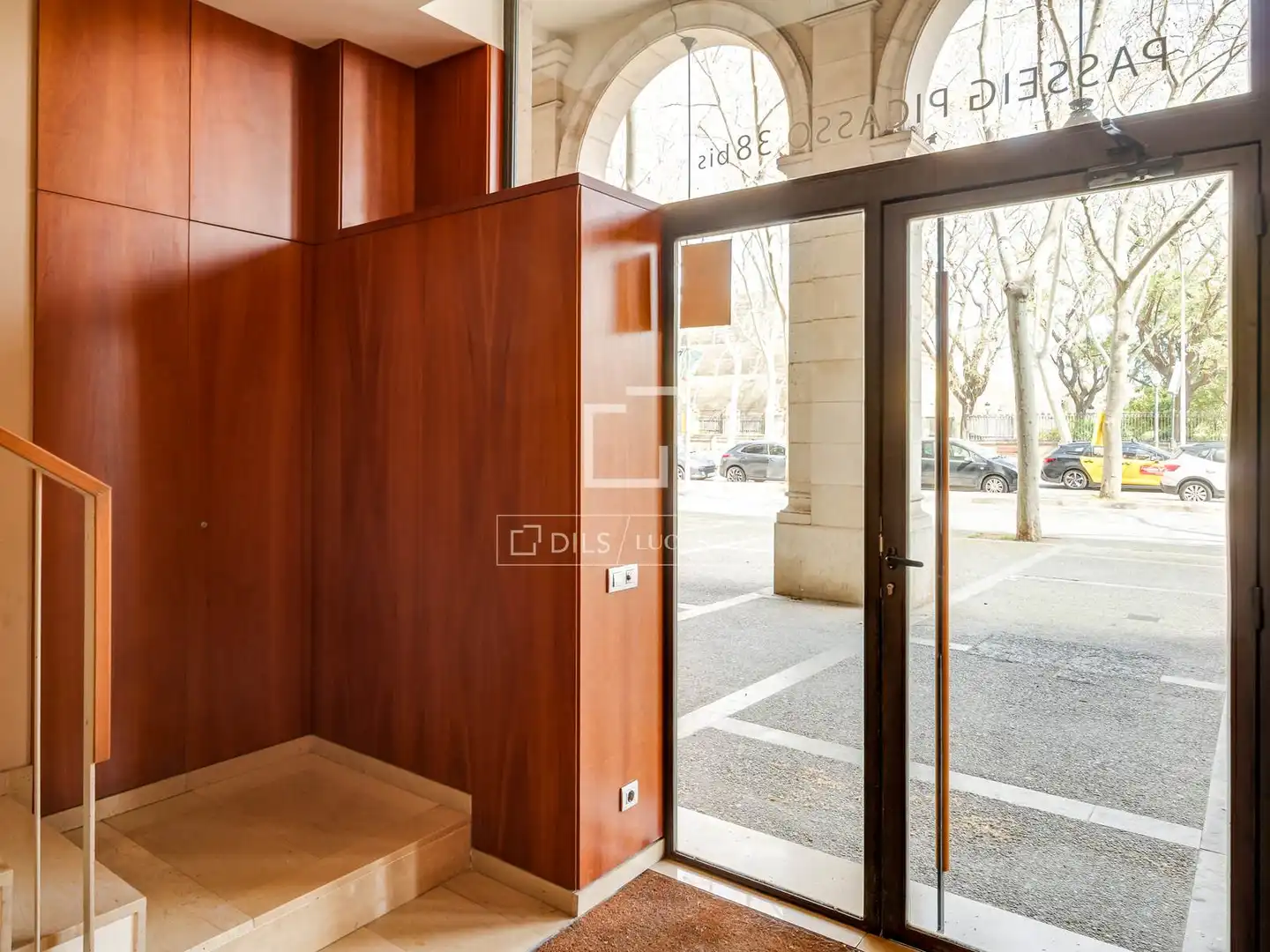 Wohnung zum Verkauf in Barcelona mit Klimaanlage, Heizung und Parkett