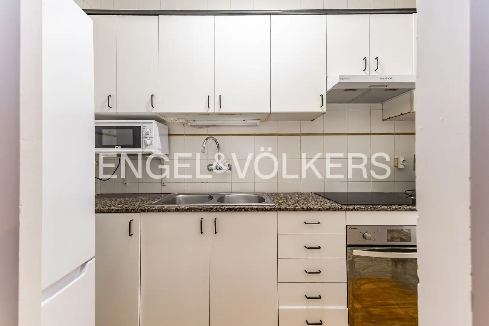 Cocina de Casa o chalet en venta en Sant Cugat del Vallès con Aire acondicionado, Calefacción y Jardín privado