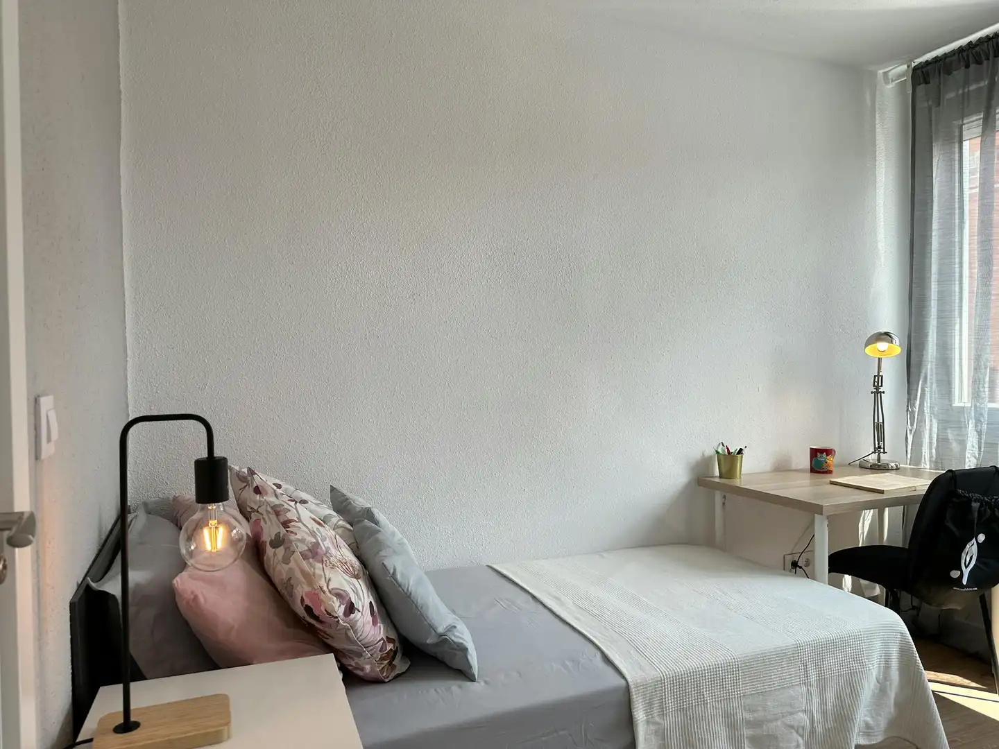 Bedroom of Flat for rent in Madrid  with Heating, Furnished and Washing machine