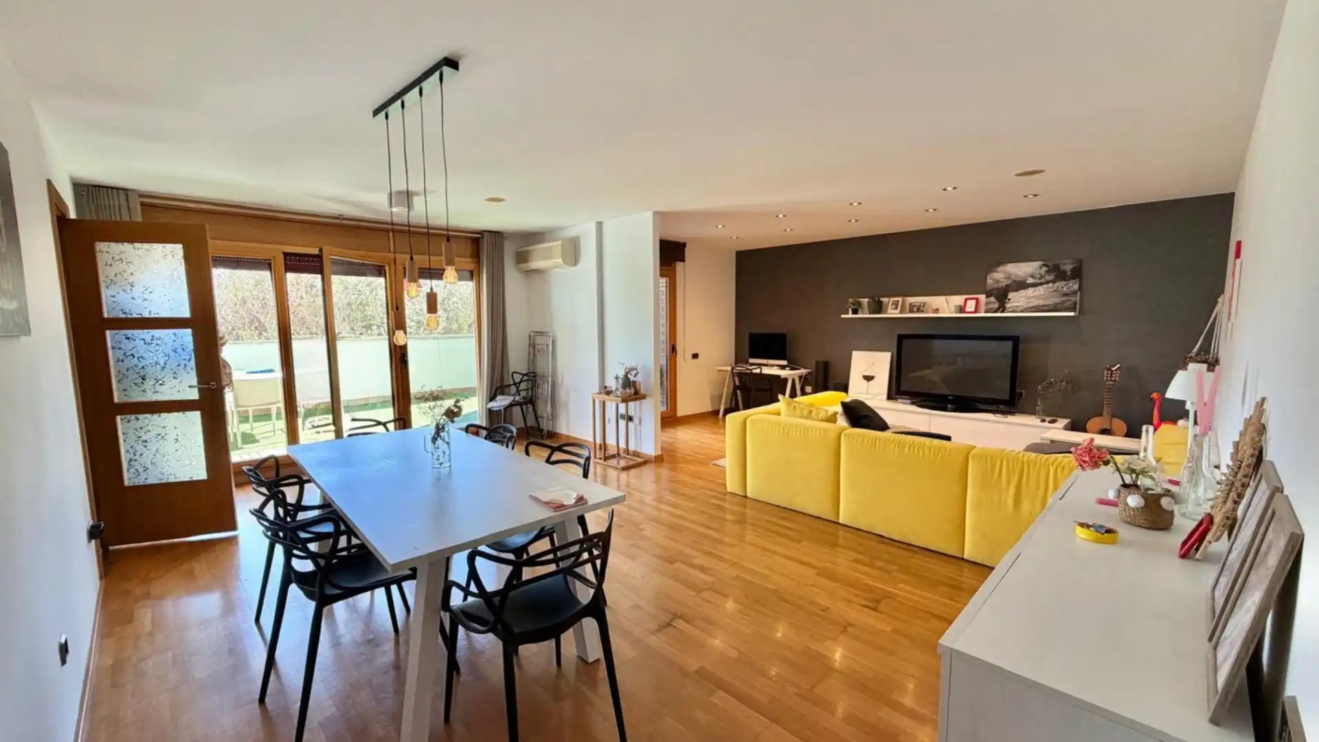Sala de estar de Piso en venta en Manresa con Calefacción, Terraza y Trastero