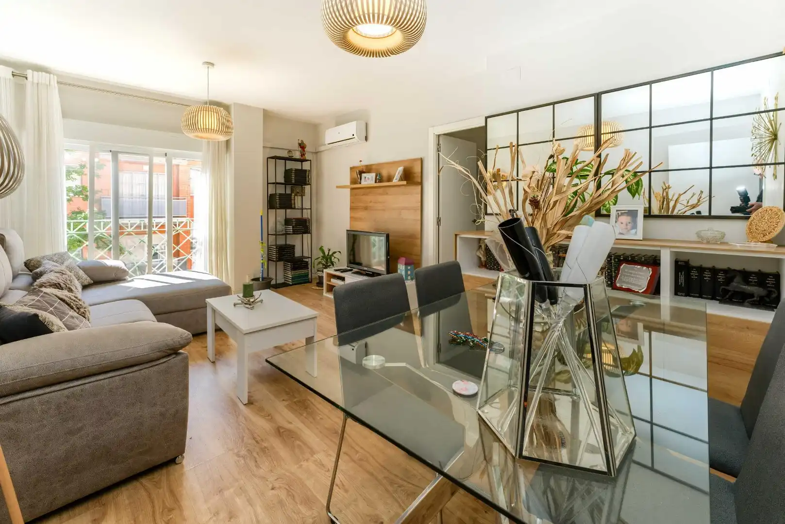 Sala de estar de Piso en venta en Mairena del Aljarafe con Aire acondicionado