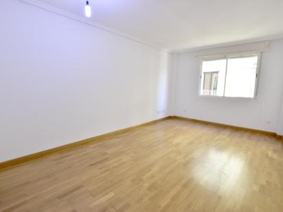 Bedroom of Flat to rent in  Madrid Capital  with Air Conditioner, Heating and Storage room