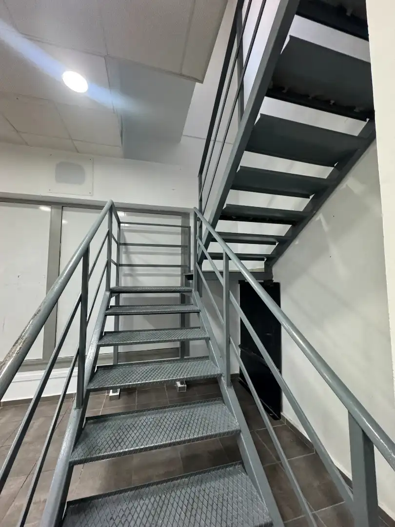 Fabrikhallen zur Miete in Albolote