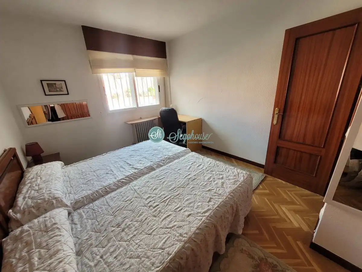 Bedroom of Apartments for sale in Segovia  with Heating, Parquet flooring and Terrace