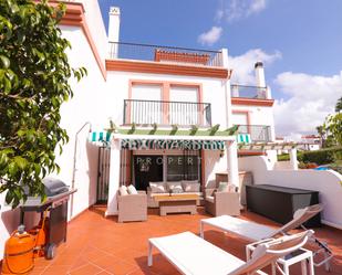 Vista exterior de Casa adosada en venda en Marbella amb Aire condicionat, Jardí privat i Terrassa