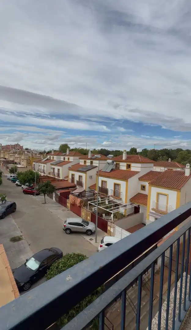 Vista exterior de Casa adosada en venda en Alcalá de Guadaira