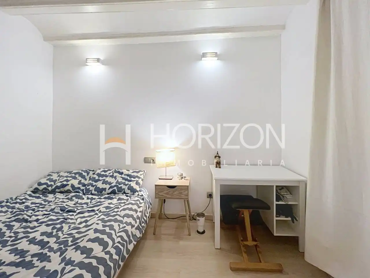 Dormitori de Apartament en venda en Barcelona amb Aire condicionat, Calefacció i Moblat