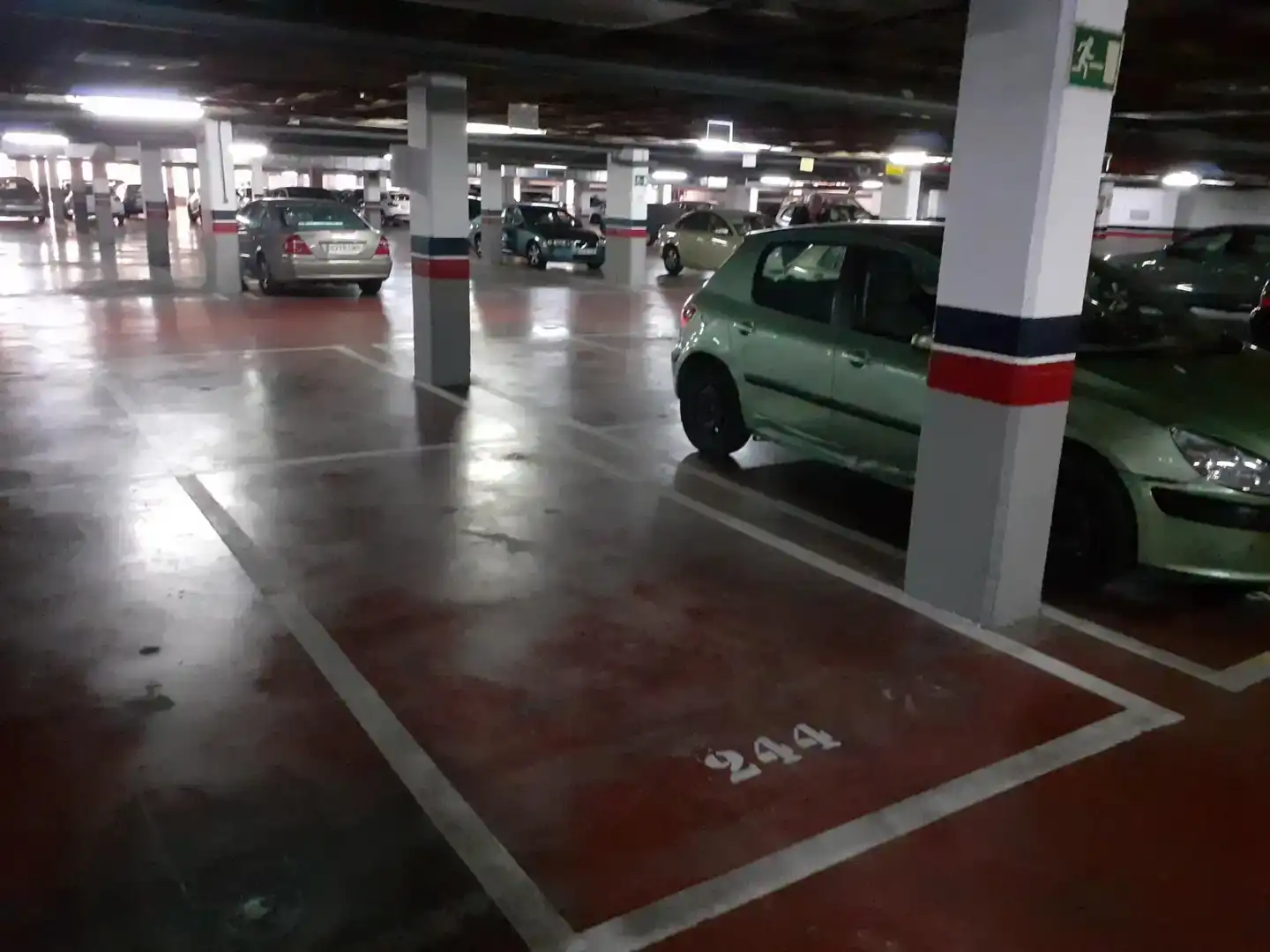 Parking of Garage for rent in Sur