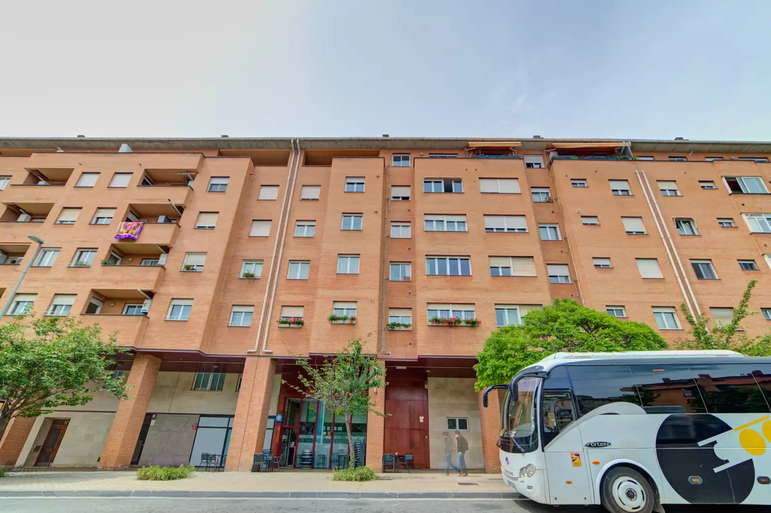 Vista exterior de Piso en venta en Burlada / Burlata con Calefacción, Parquet y Terraza
