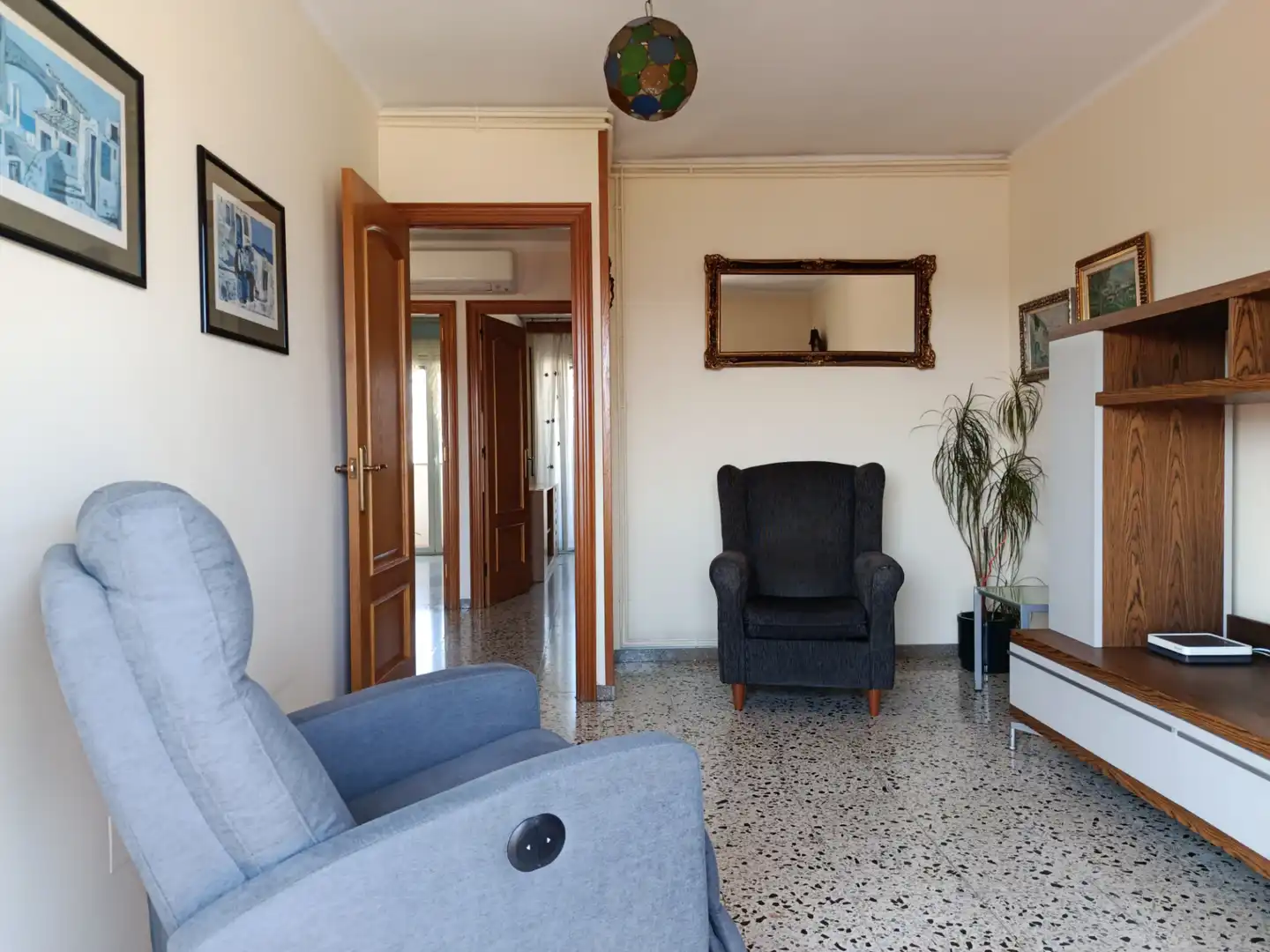Sala de estar de Piso en venta en Girona con Aire acondicionado, Calefacción y Jardín privado