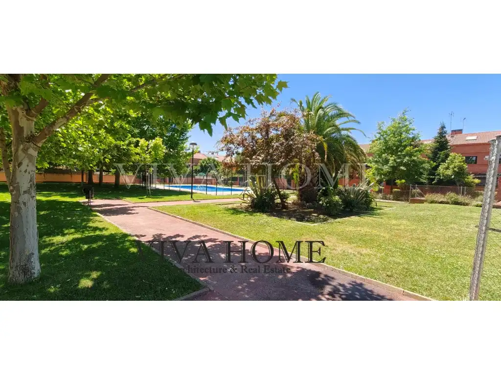 Exterior view of Houses for sale in Parla