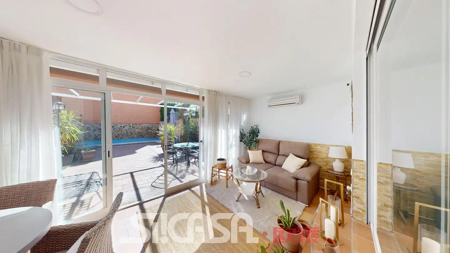 Jardín de Casa adosada en venta en Parla con Aire acondicionado, Calefacción y Terraza