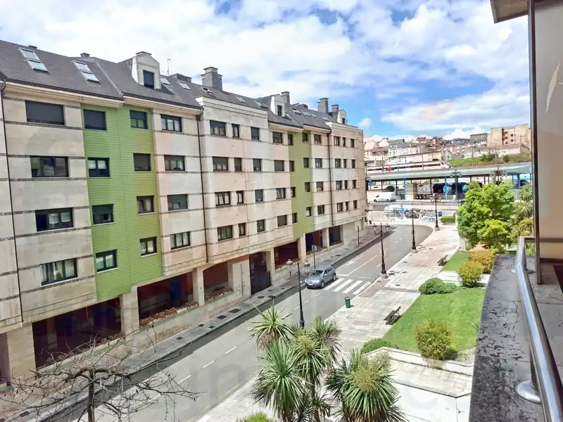 Vista exterior de Pis de lloguer en Oviedo  amb Calefacció, Terrassa i Forn