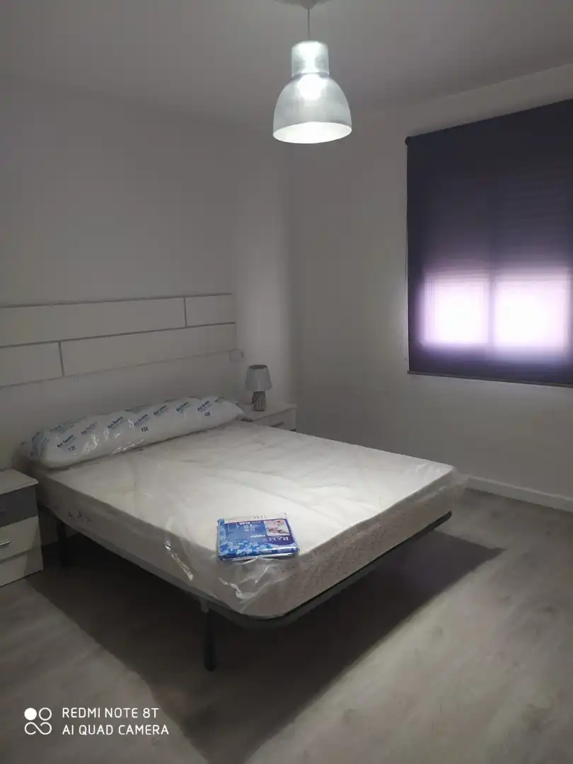 Schlafzimmer von Wohnung zur Miete in Huelva mit Möbliert, Waschmaschine und Balkon