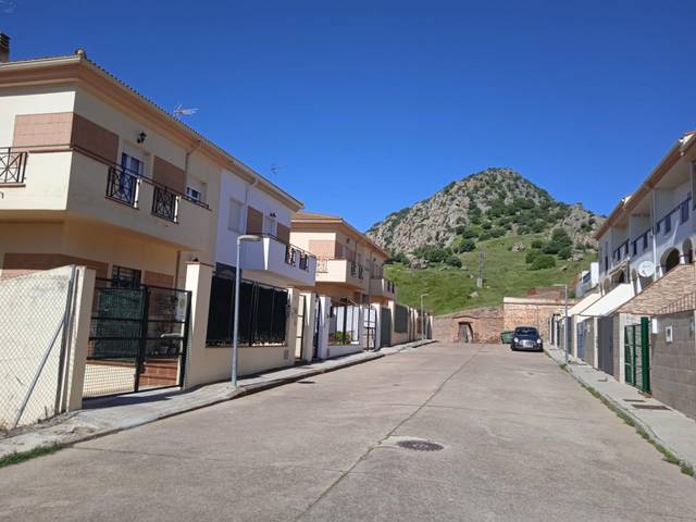 Casa adosada en Venta en Alange