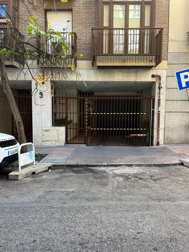 Vista exterior de Garaje de alquiler en Madrid