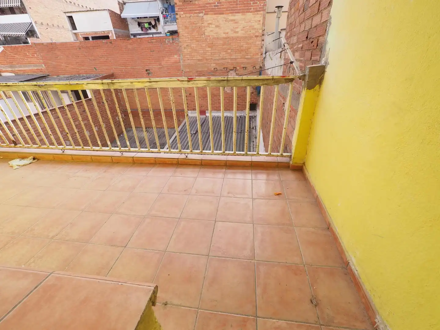 Balcony of Flat for sale in Sud