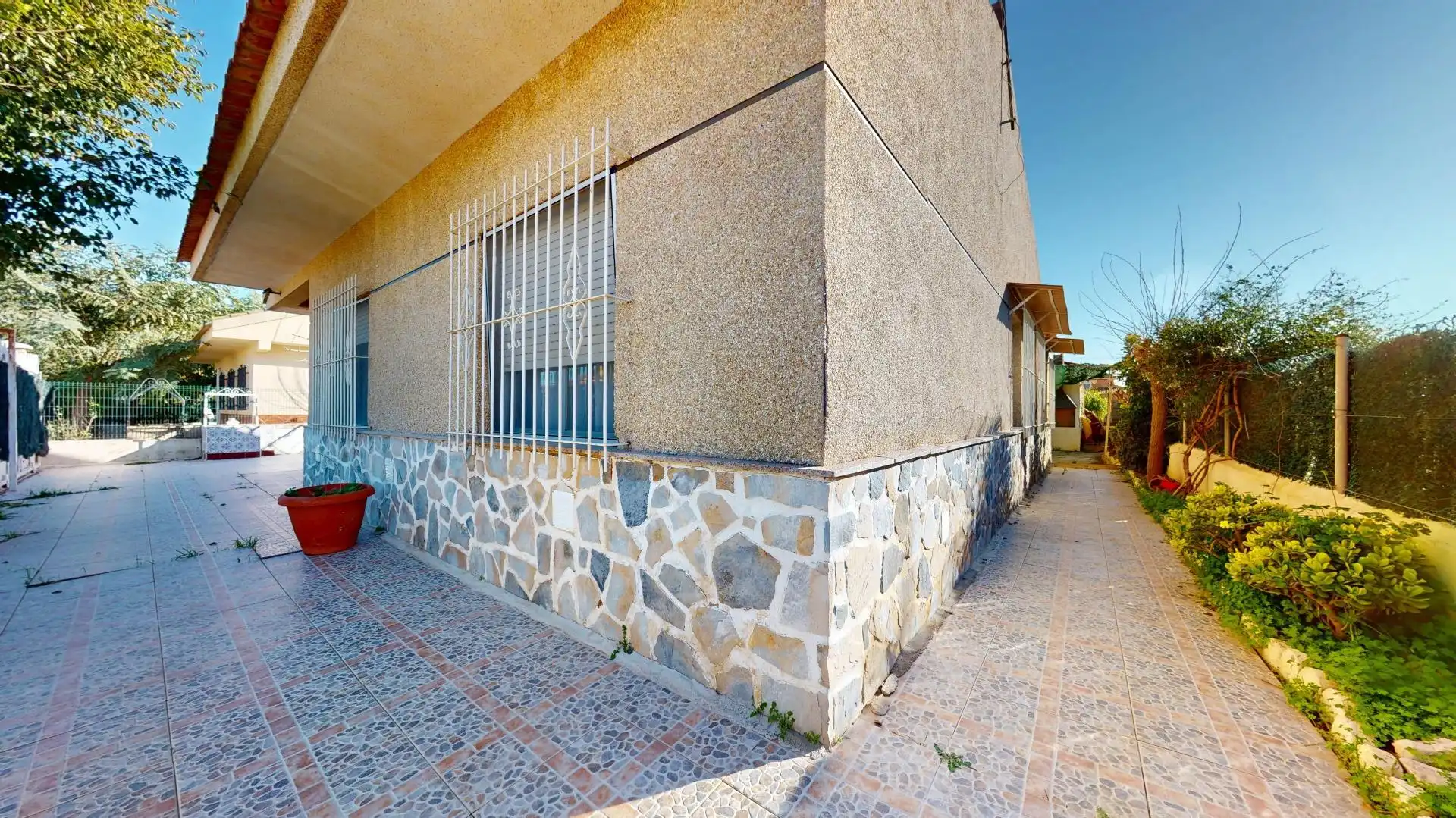 Vista exterior de Casa o xalet en venda en Cartagena amb Jardí privat, Terrassa i Piscina