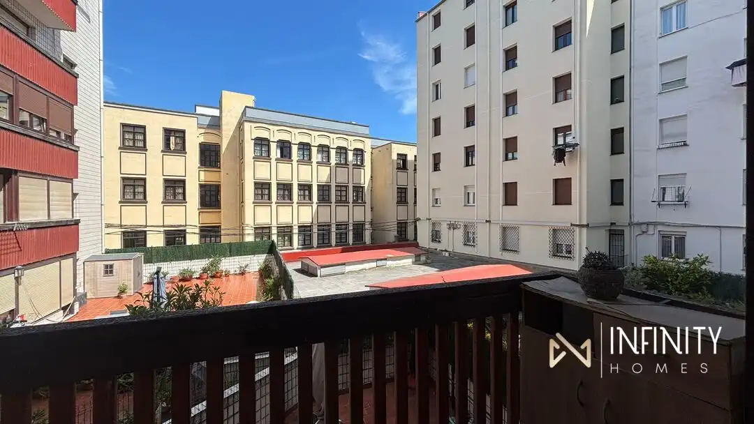 Terrassa de Pis en venda en Bilbao  amb Calefacció, Traster i Balcó