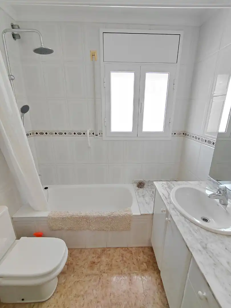 Bany de Casa o xalet en venda en El Vendrell amb Calefacció, Jardí privat i Traster