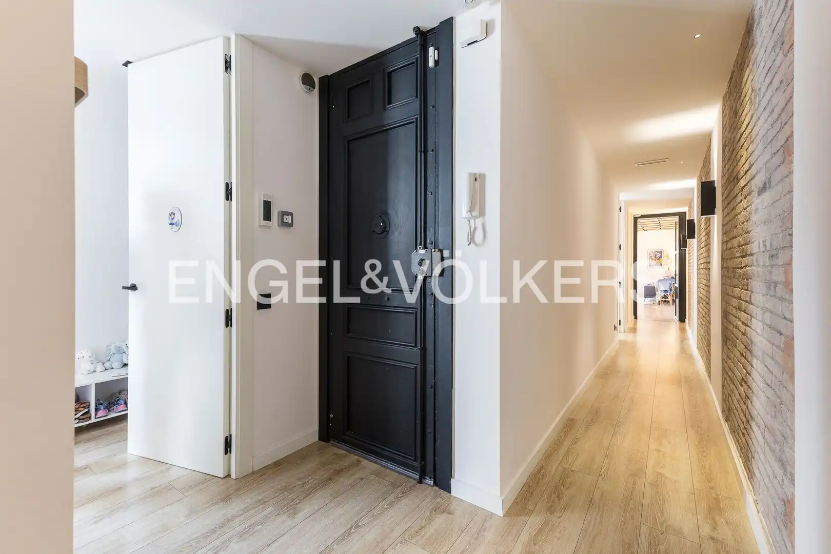 Flat for sale in Barcelona  with Air Conditioner, Heating and Balcony