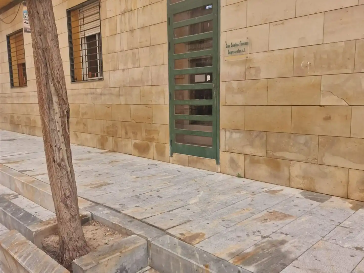 Vista exterior de Local de alquiler en Orihuela con Aire acondicionado