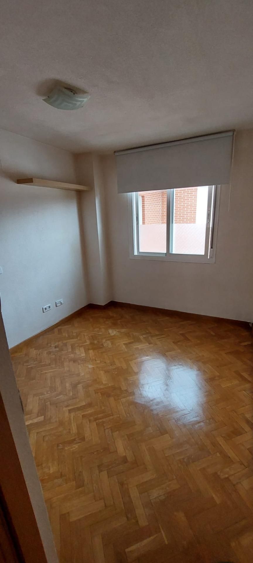 Bedroom of Flat to rent in Alcobendas  with Air Conditioner and Heating