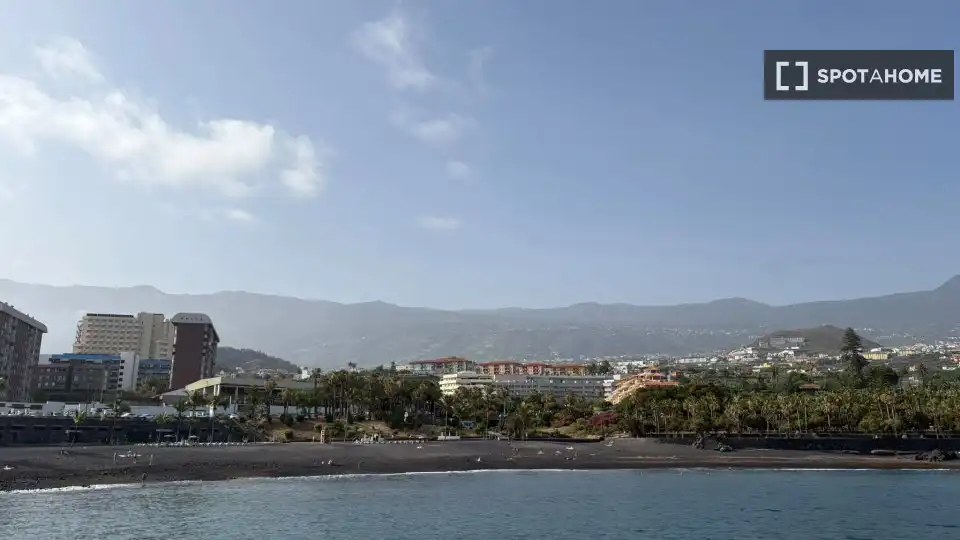 Vista exterior de Apartament per a compartir en Puerto de la Cruz amb Aire condicionat, Terrassa i Moblat