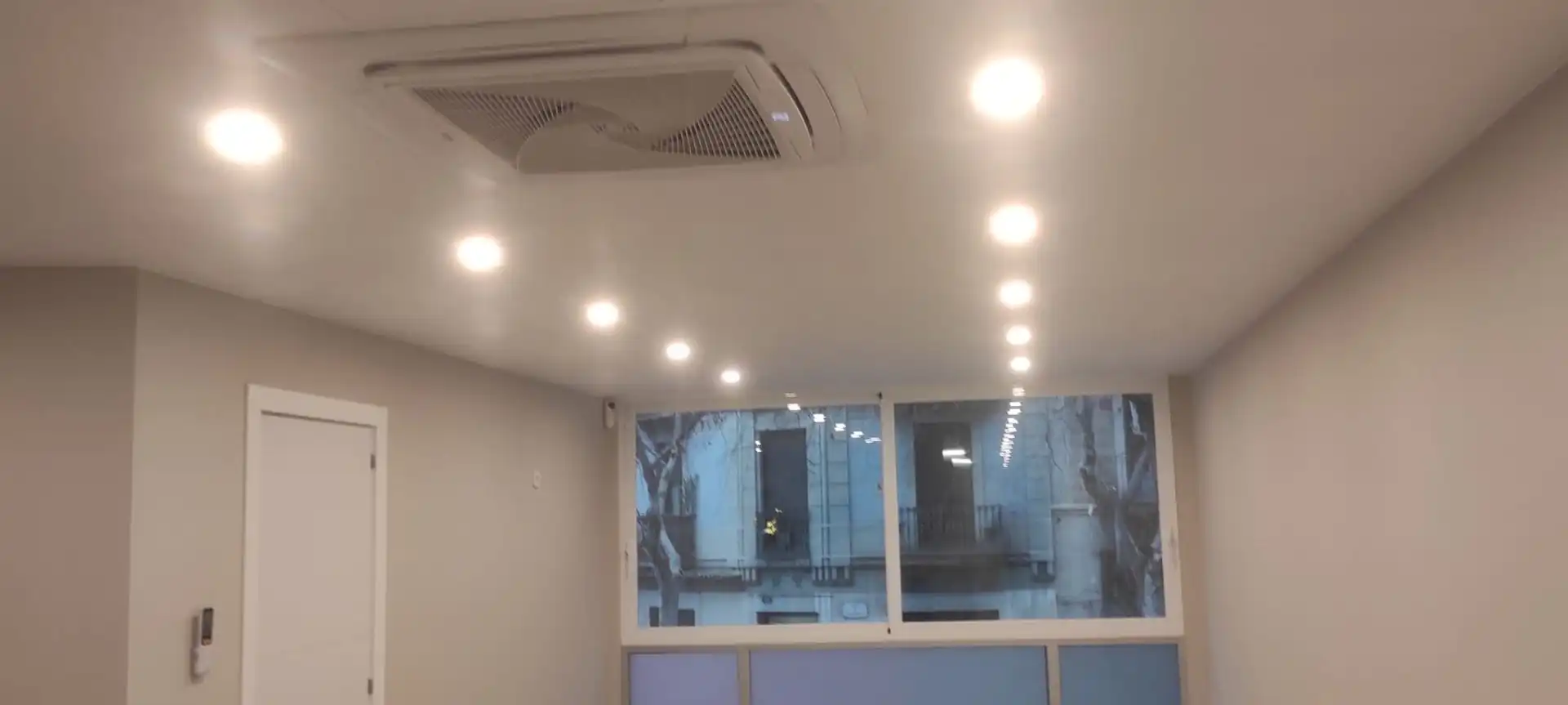 Flat for sale in Barcelona  with Air Conditioner and Heating