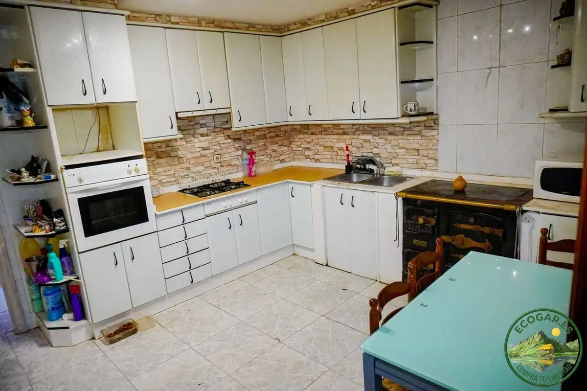 Cocina de Casa o chalet en venta en Ponferrada con Calefacción, Jardín privado y Trastero