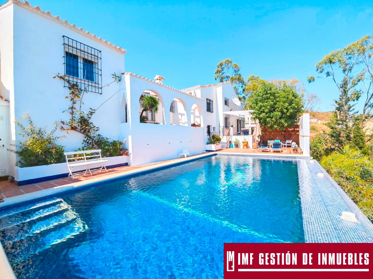 Exterior view of House or chalet for sale in Vélez-Málaga  with Air Conditioner, Terrace and Storage room