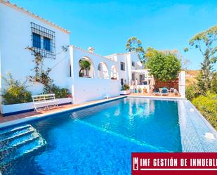 Exterior view of House or chalet for sale in Vélez-Málaga  with Air Conditioner, Terrace and Storage room