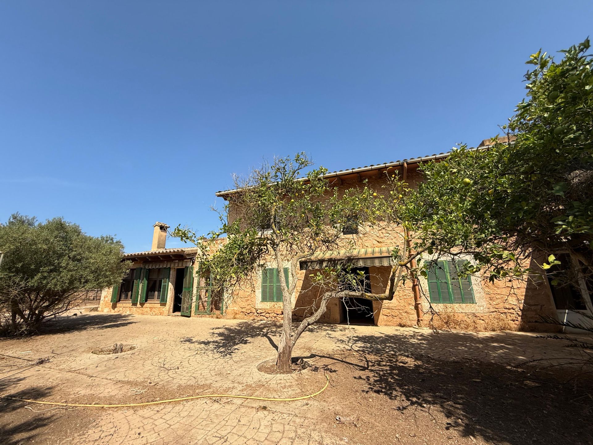 Vista exterior de Finca rústica en venda en Llucmajor amb Jardí privat, Terrassa i Balcó