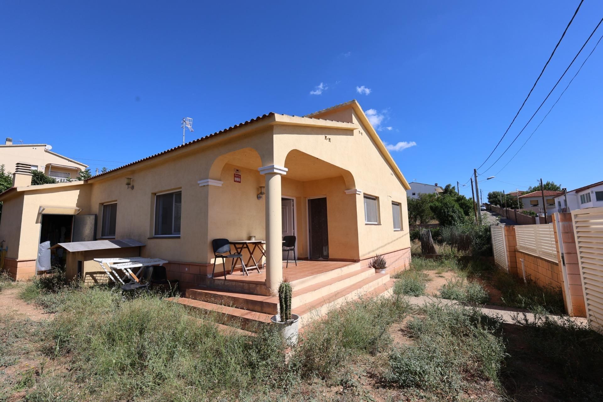 Vista exterior de Casa o xalet en venda en La Bisbal del Penedès amb Terrassa