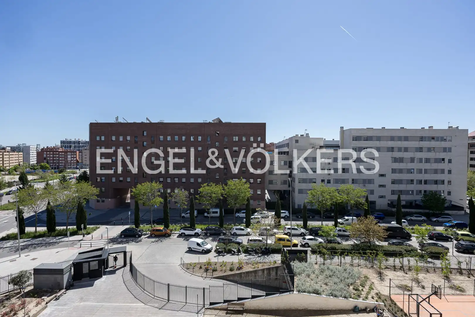Vista exterior de Piso en venta en Madrid con Calefacción, Trastero y Piscina