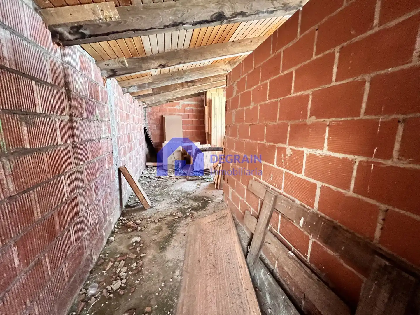 Casa adosada en venda en Oviedo  amb Jardí privat