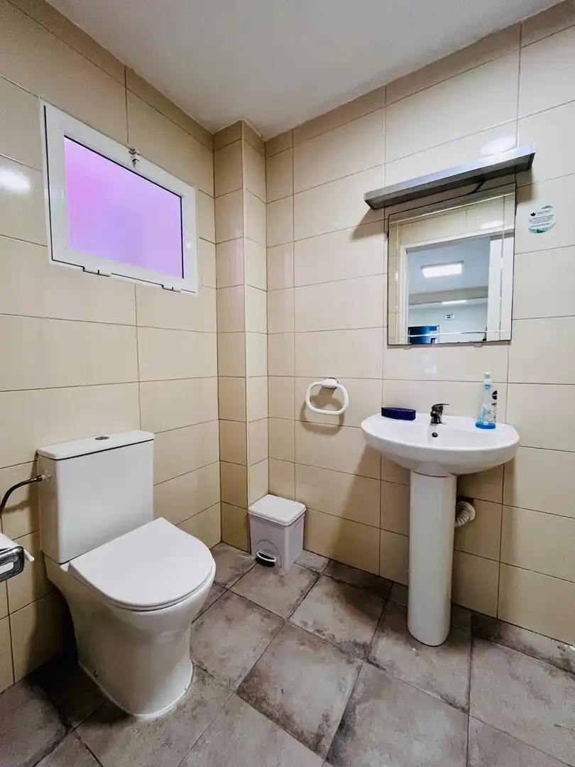 Baño de Local de alquiler en Elche / Elx con Aire acondicionado y Amueblado