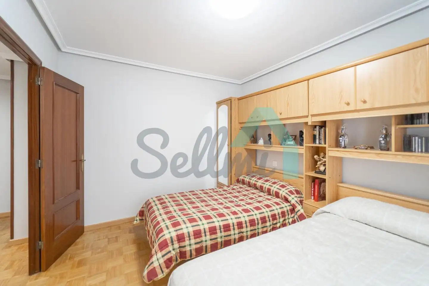 Habitación de Piso en venta en Oviedo  con Calefacción, Parquet y Trastero