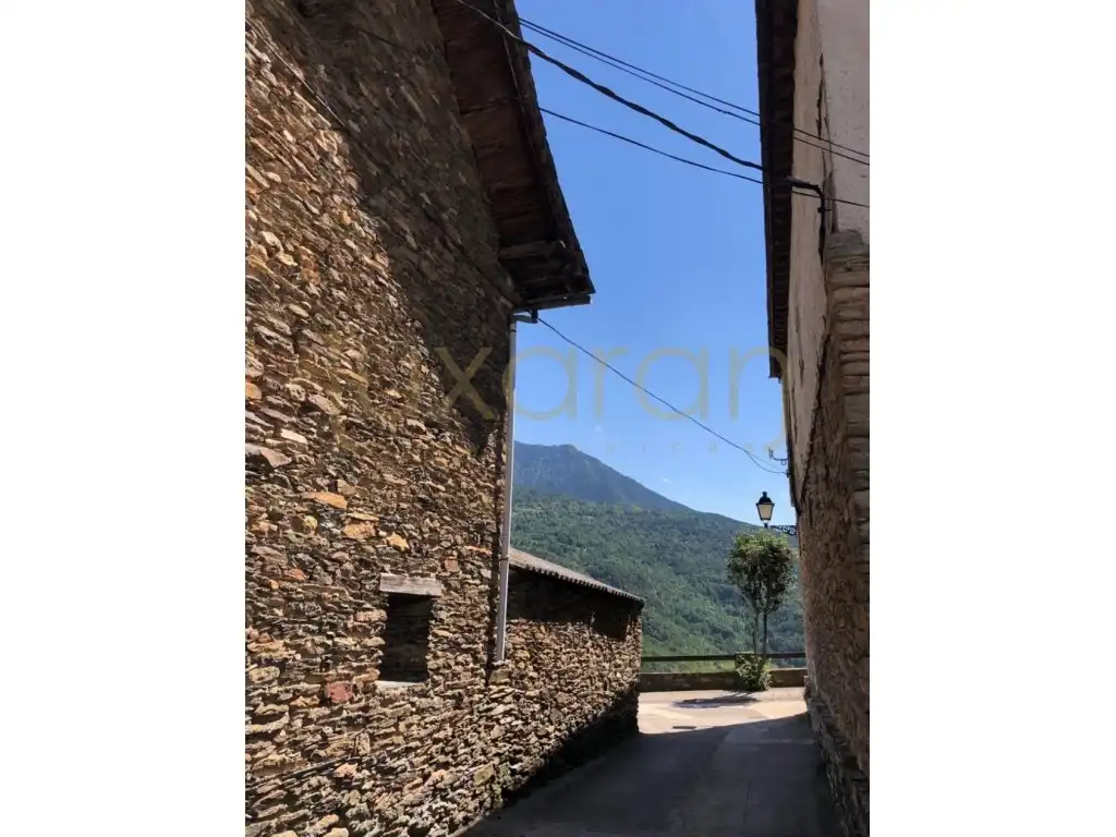 Vista exterior de Casa o xalet en venda en Tírvia