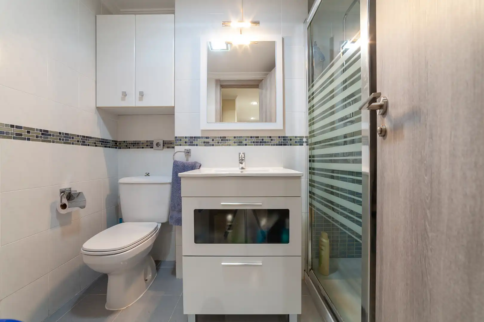 Bathroom of Flat for sale in Manises  with Air Conditioner, Heating and Oven