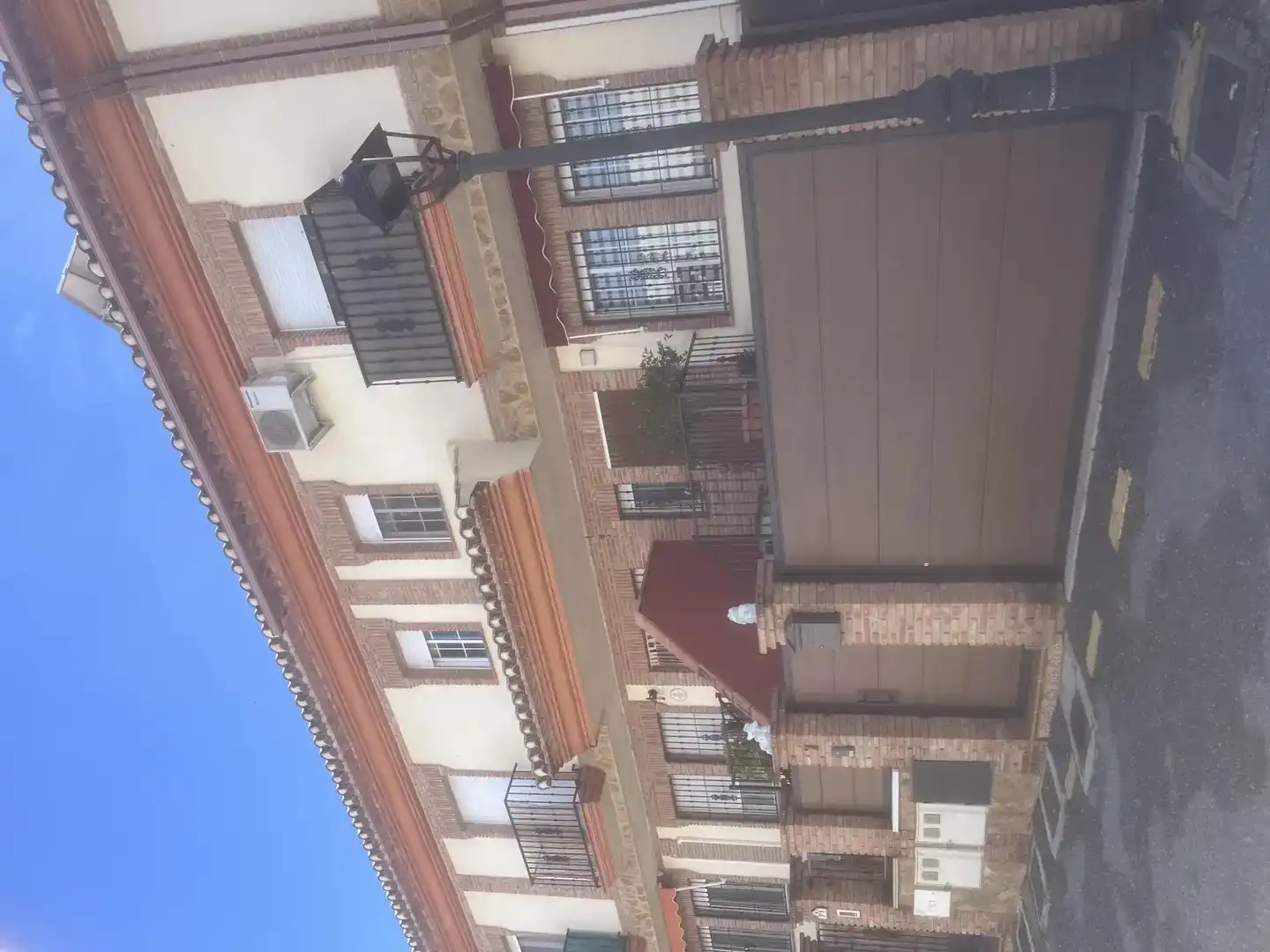 Vista exterior de Casa adosada en venda en Cájar amb Aire condicionat i Balcó