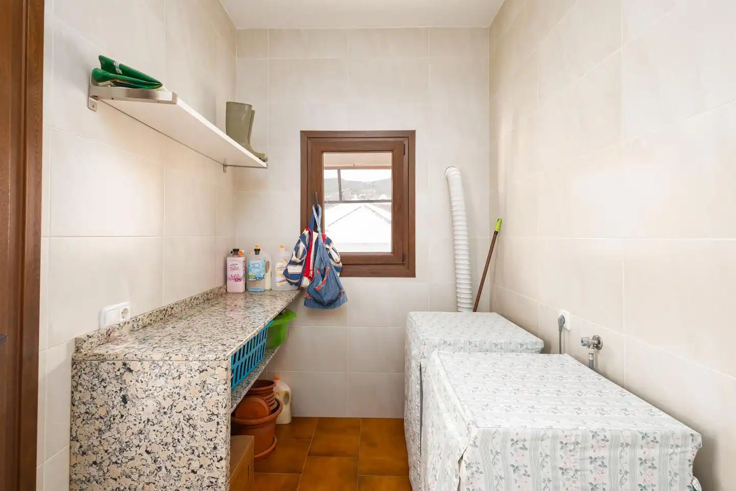 Baño de Piso en venta en Ardales con Terraza