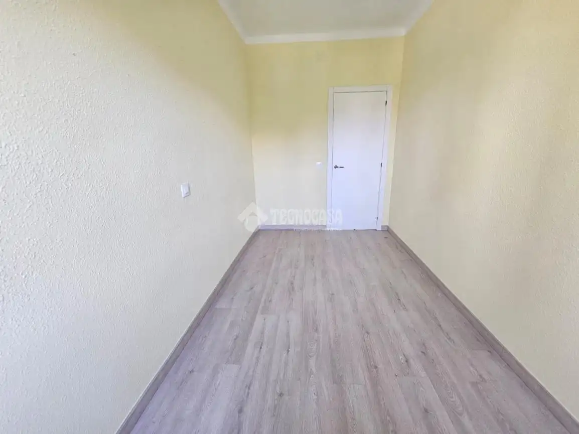 Habitación de Piso en venta en Madrid con Calefacción