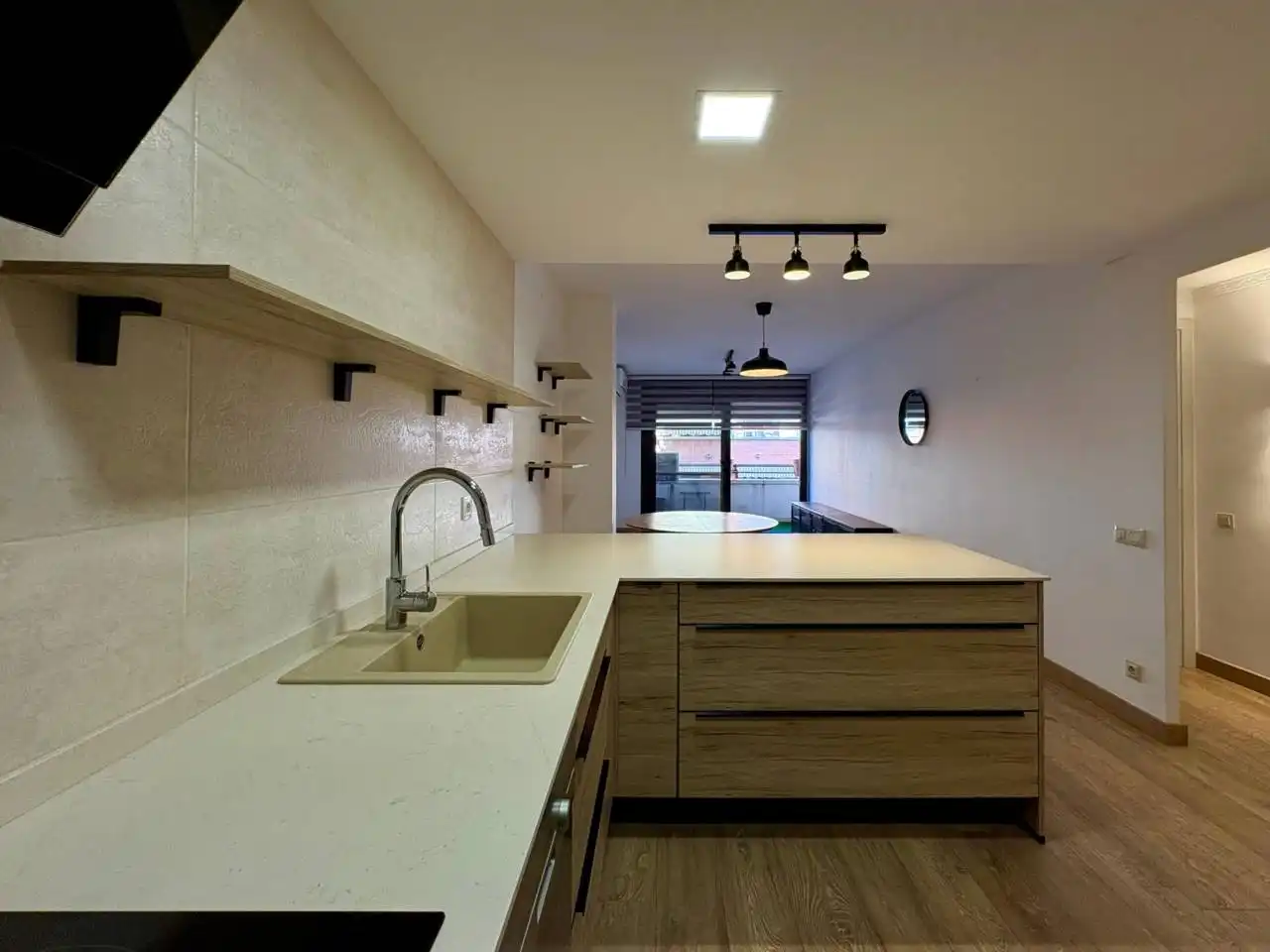 Flat with terrace to rent in Calle Tinent Coronel Sagués, imagen 2