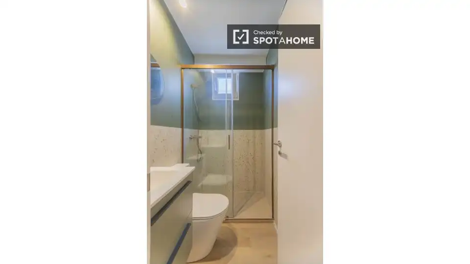 Bathroom of Flat for rent in Valencia  with Air Conditioner, Heating and Furnished